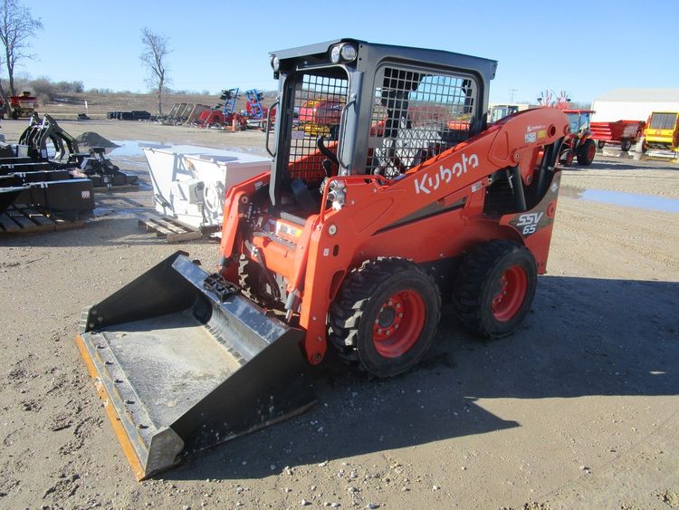2023 KUBOTA SSV65PH 207725